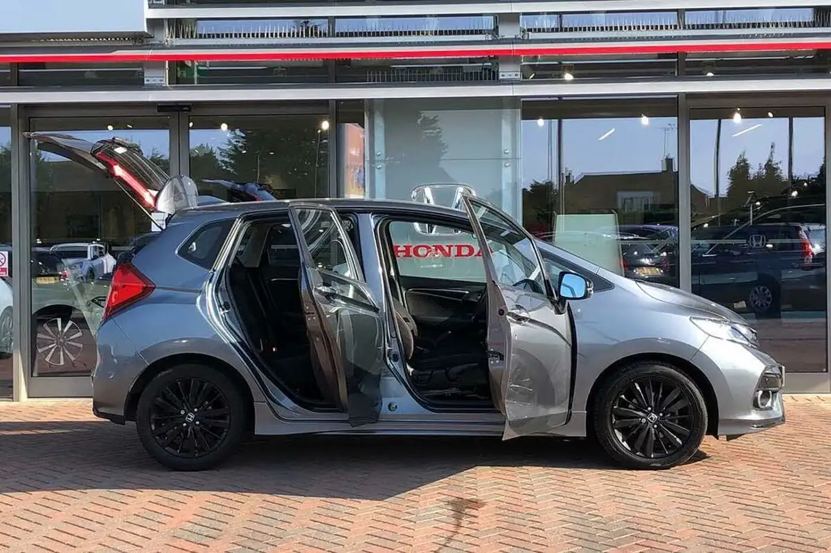 2018-honda-jazz-15-i-vtec-sport-navi-big-14