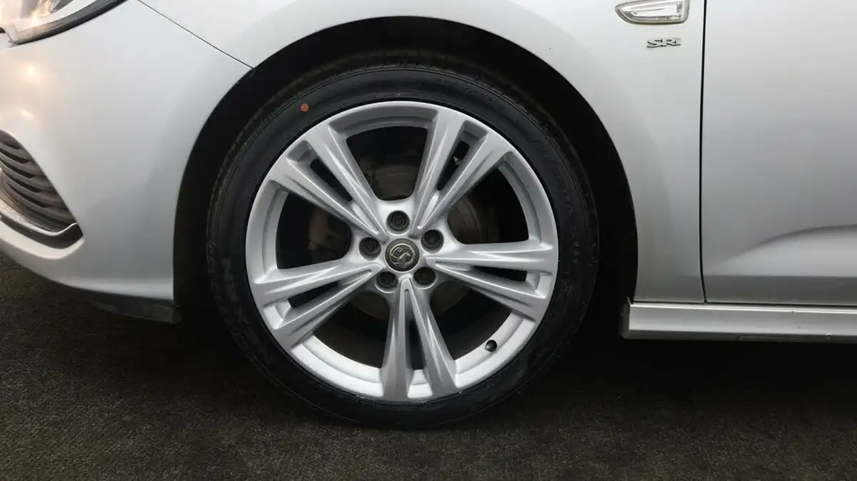 2018-vauxhall-astra-14i-16v-turbo-sri-vx-line-nav-big-18