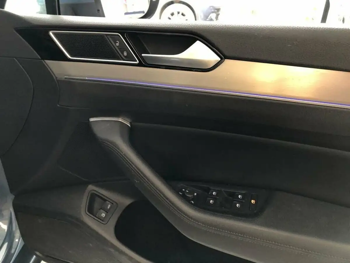 2018-volkswagen-passat-14-tsi-gte-estate-5d-big-22