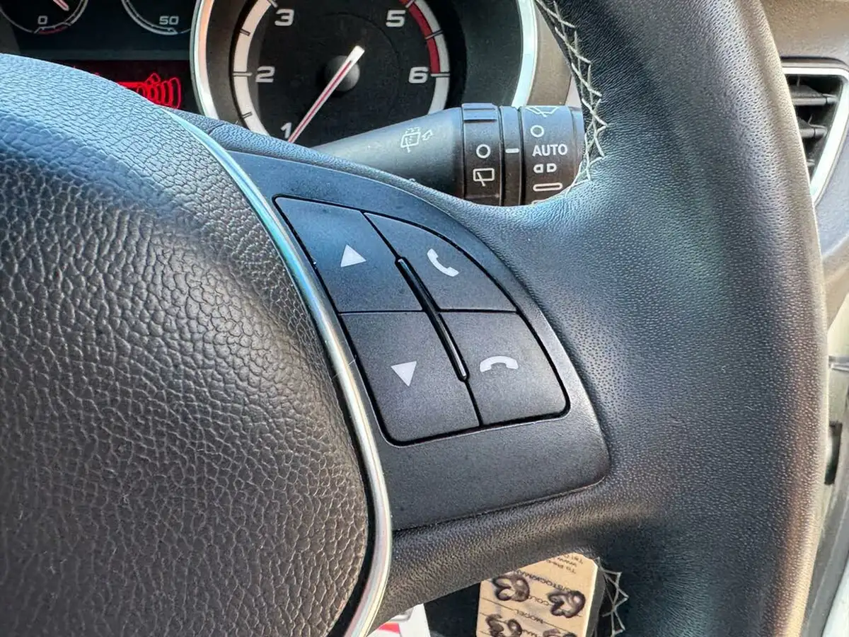 2014-alfa-romeo-giulietta-20td-sportiva-nav-big-14