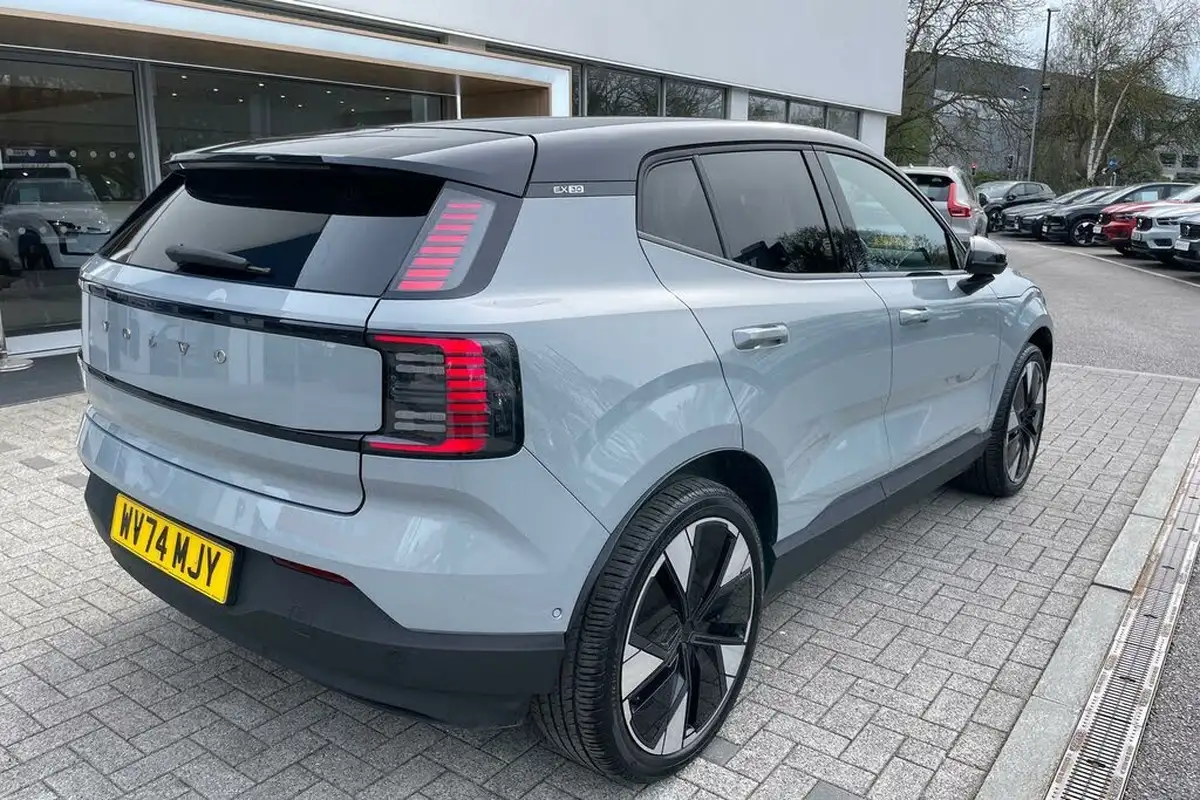 2024-volvo-ex30-e-single-motor-ultra-big-6