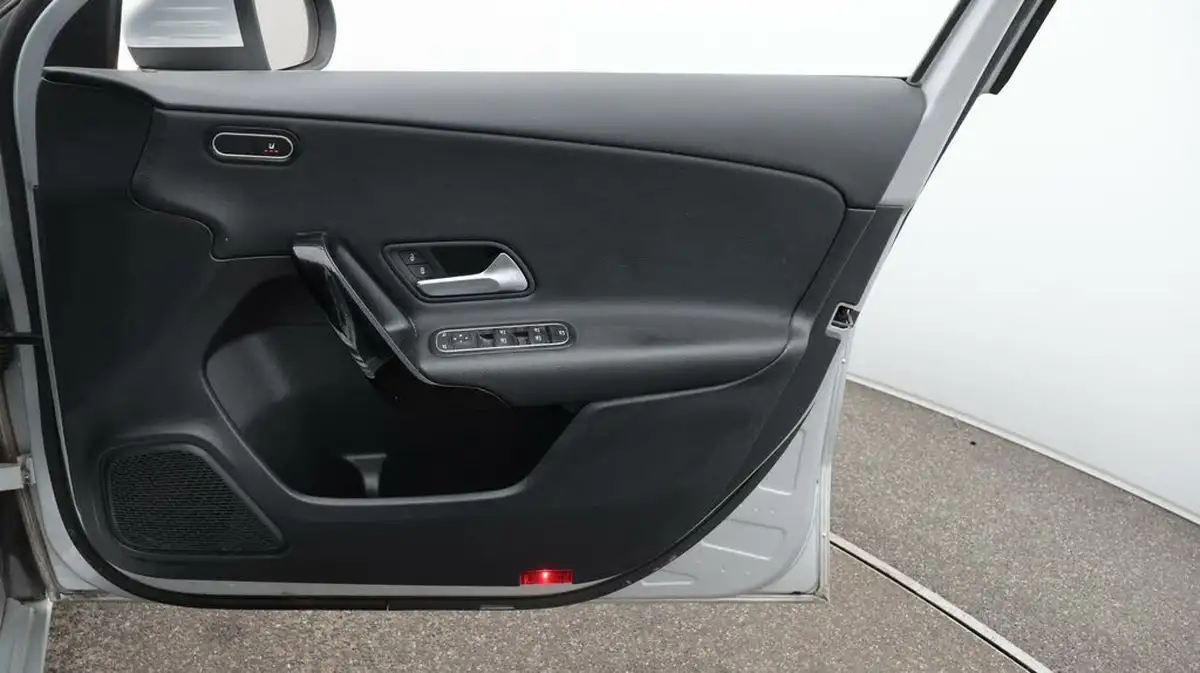 2021-mercedes-benz-a-class-13-a180-se-big-15