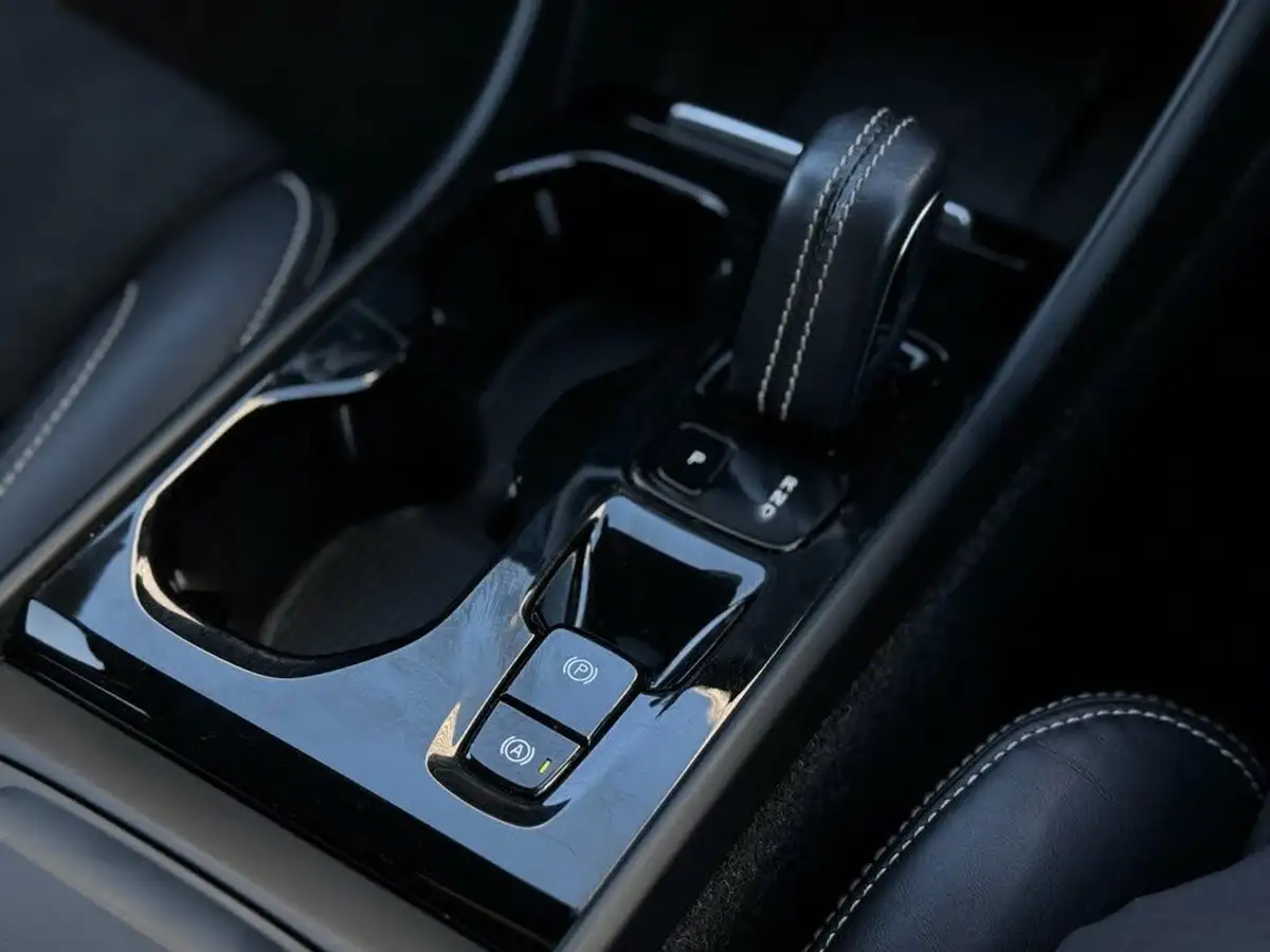 2019-volvo-xc40-20td-d4-r-design-pro-big-21