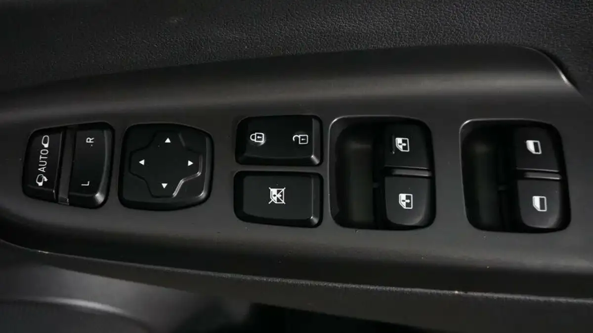 2023-hyundai-kona-e-premium-136ps-39kwh-big-17