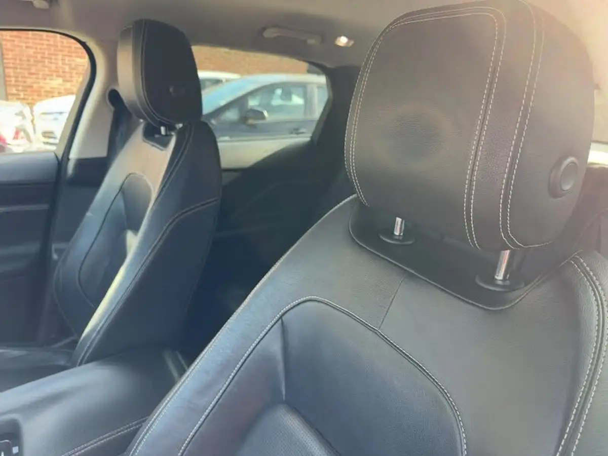 2017-jaguar-f-pace-20i-r-sport-250ps-1997cc-big-24