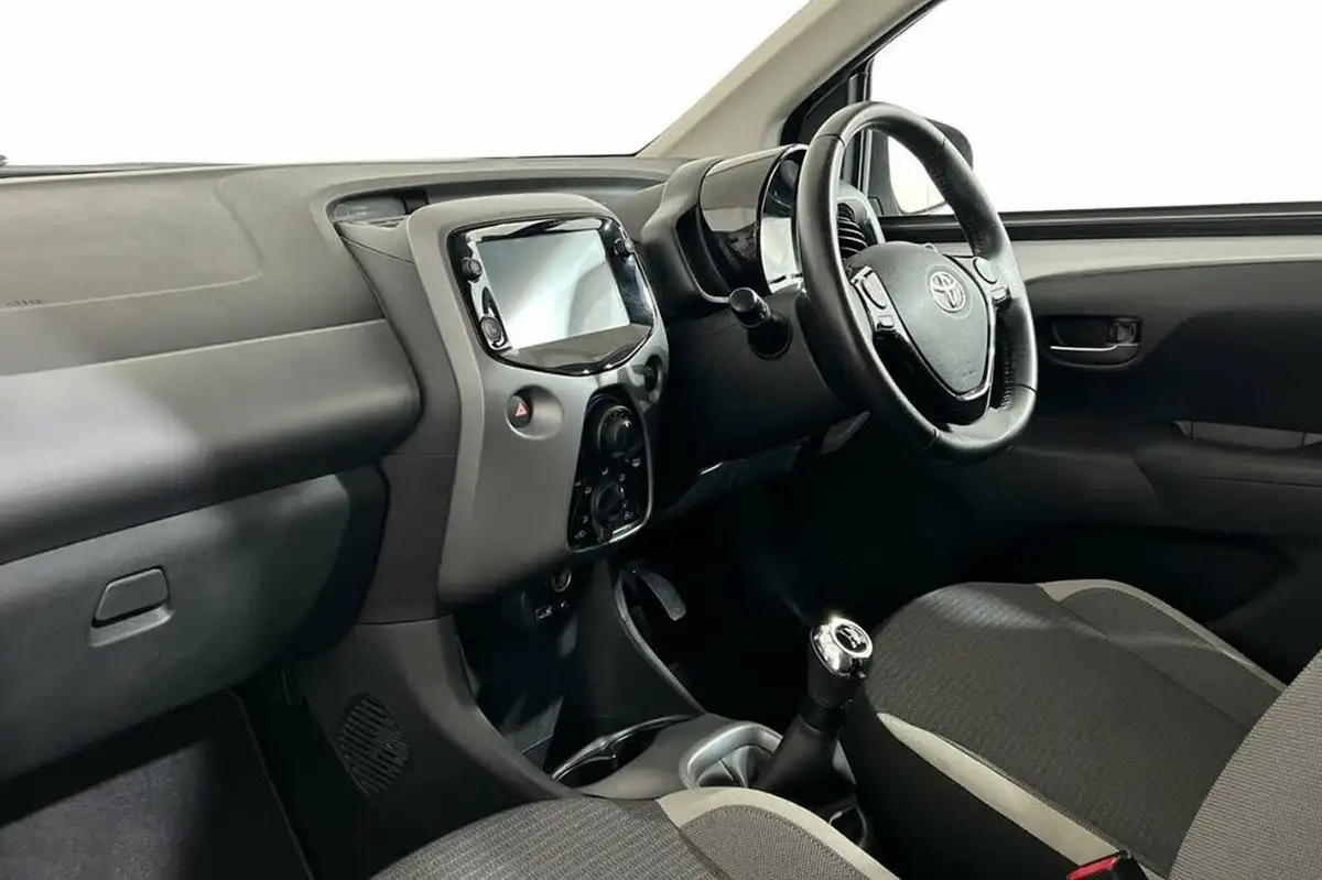 2021-toyota-aygo-10-vvt-i-x-play-tss-big-8