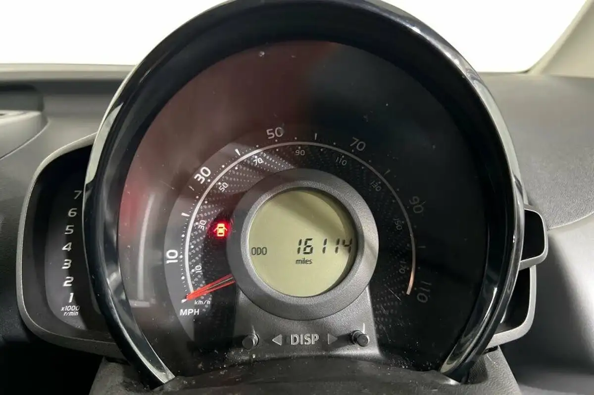 2021-toyota-aygo-10-vvt-i-x-play-tss-big-11