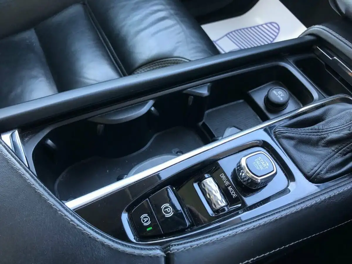 2018-volvo-xc90-20td-d5-momentum-pro-awd-big-57