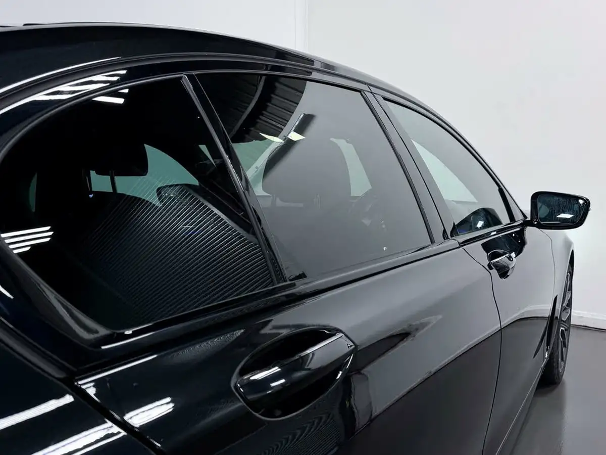 2021-bmw-7-series-30-745e-m-sport-big-13