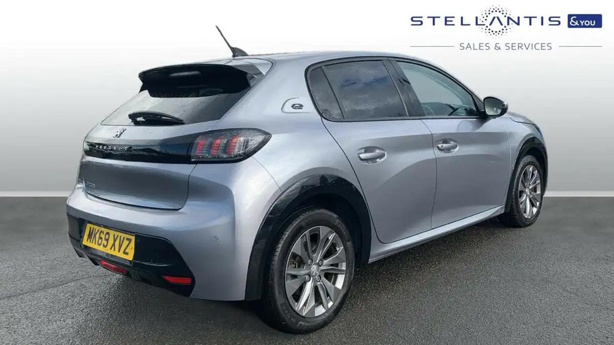 2020-peugeot-208-e-allure-big-2