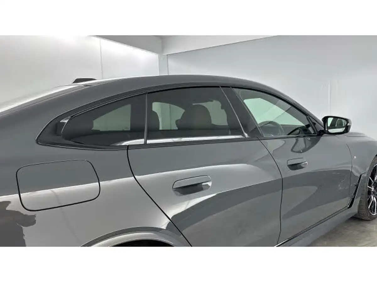 2022-bmw-i4-e-m50-big-26