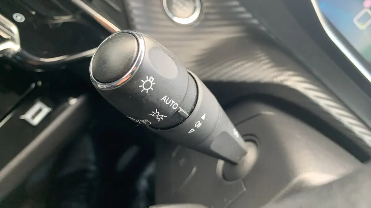 2020-peugeot-208-e-allure-big-26