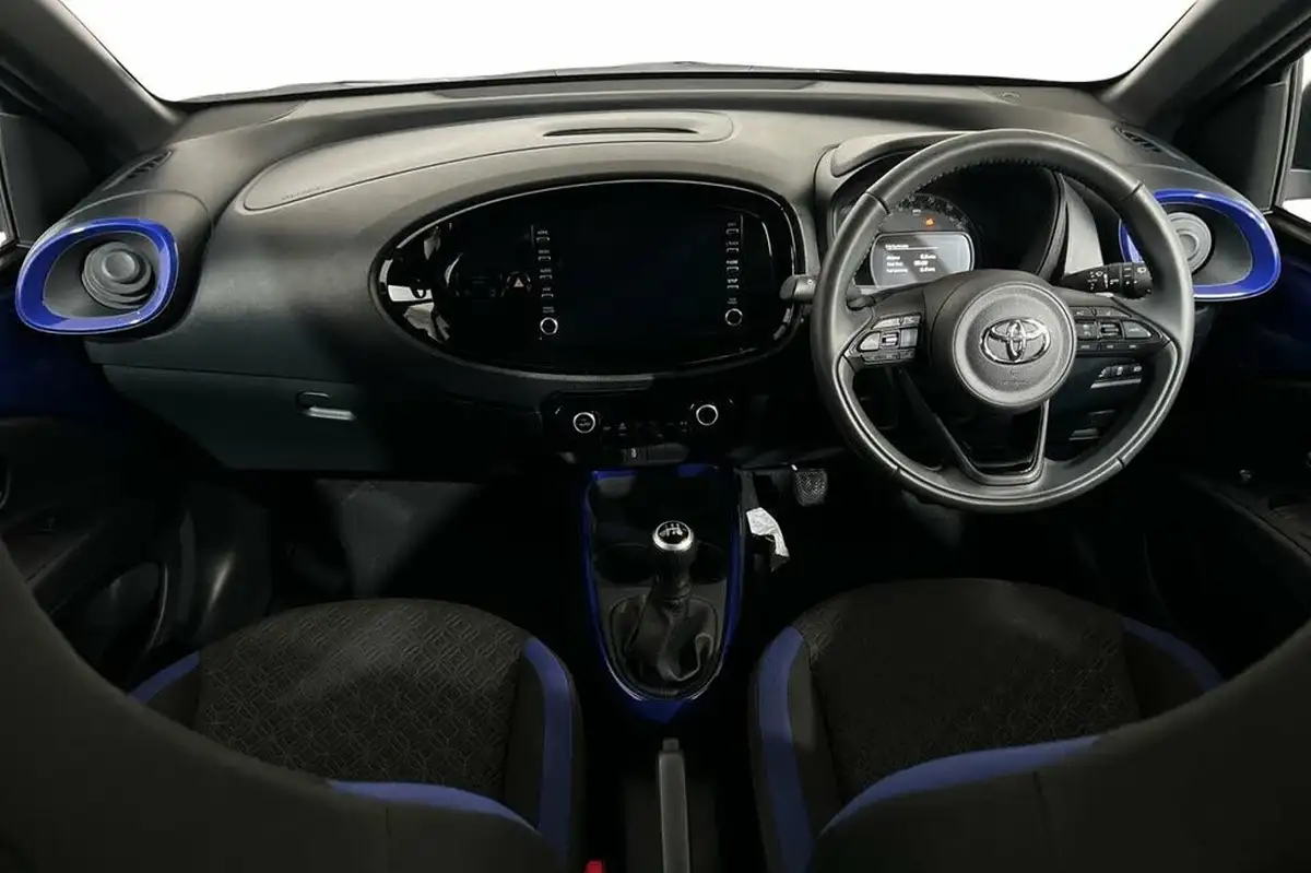 2023-toyota-aygo-x-10-vvt-i-edge-big-9