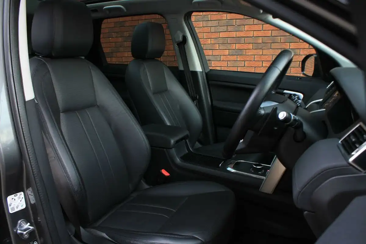 2018-land-rover-discovery-sport-20-si4-hse-big-3