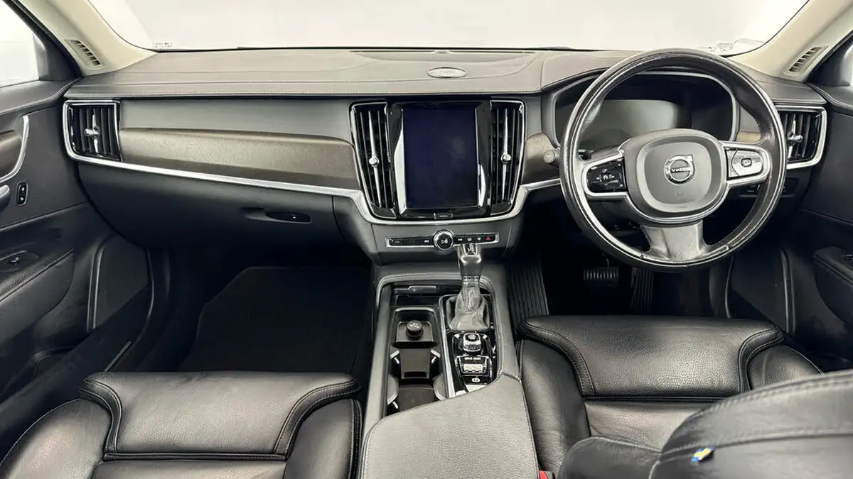 2017-volvo-v90-20td-d5-cross-country-pro-big-10