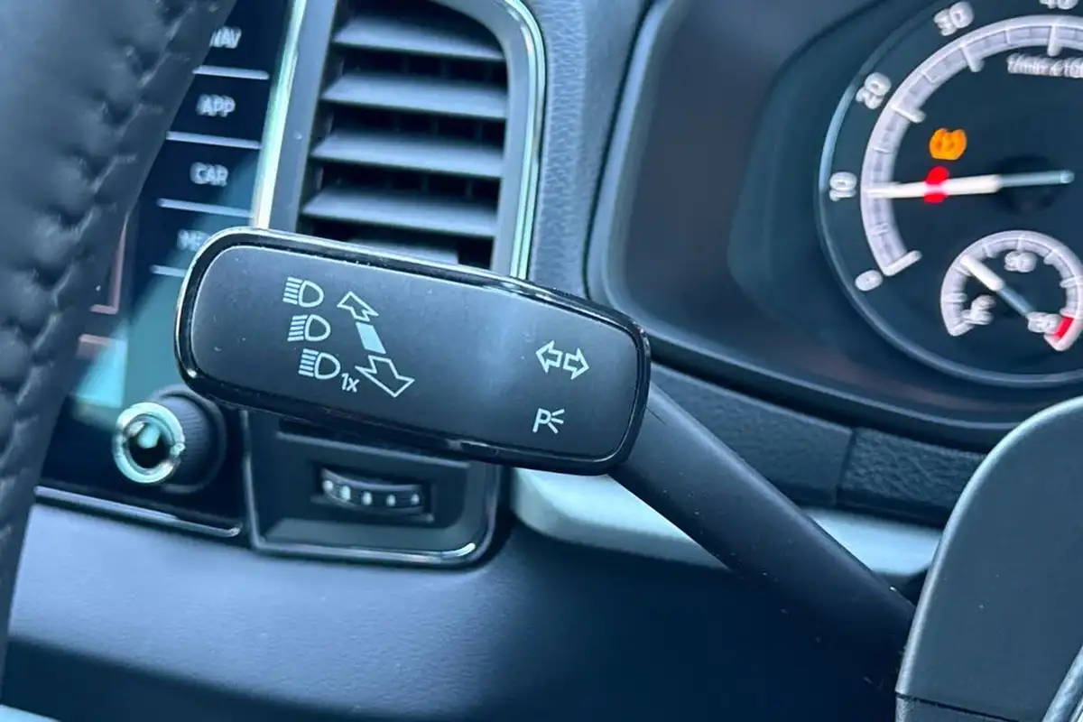 2022-skoda-karoq-15-tsi-se-technology-dsg-big-29