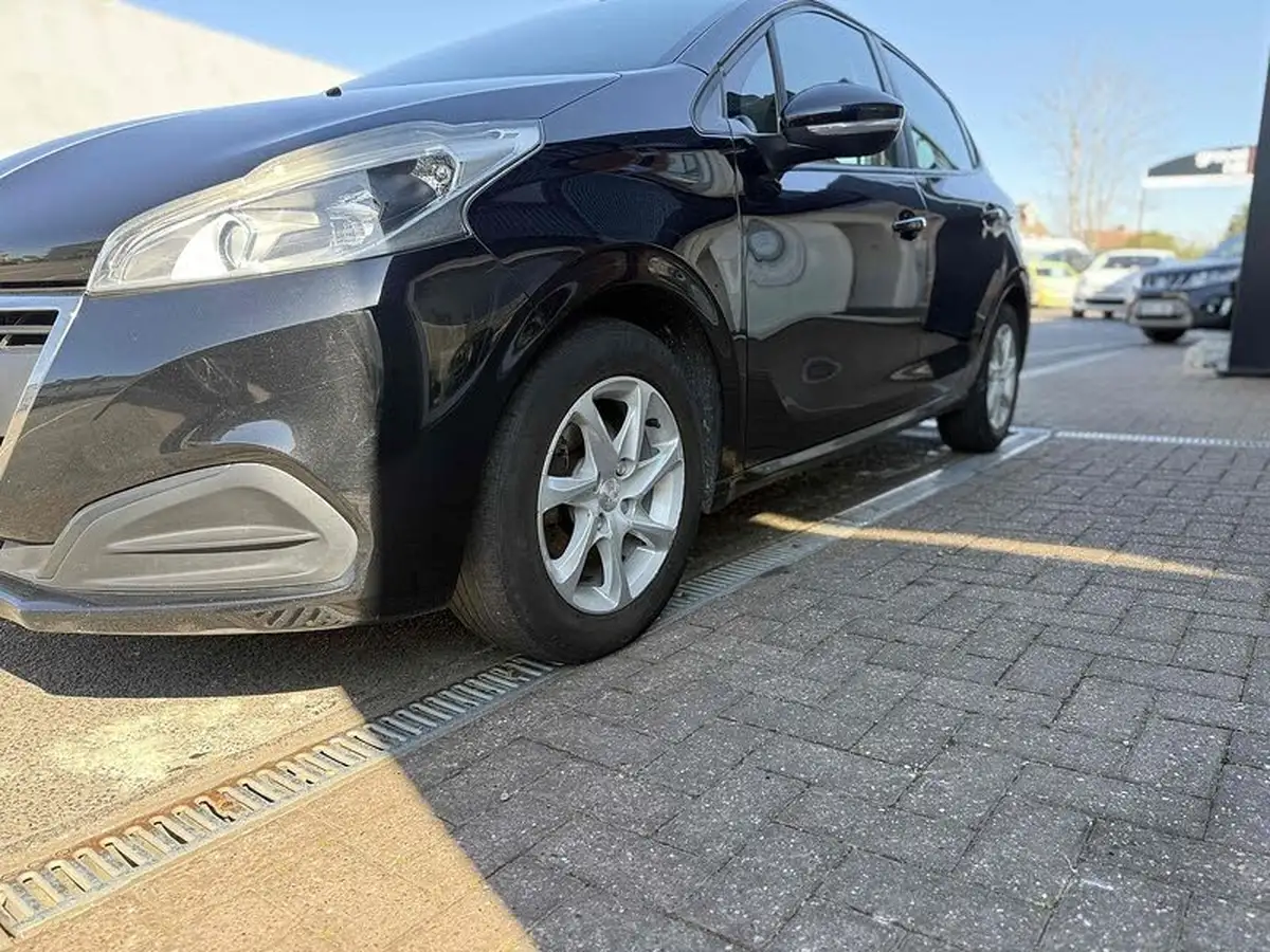 2015-peugeot-208-12-puretech-active-5d-big-10