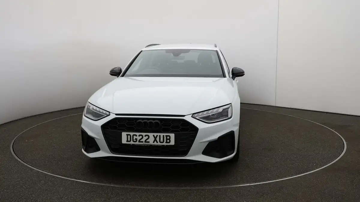 2022-audi-a4-avant-20-35-tfsi-black-edition-s-tronic-big-32