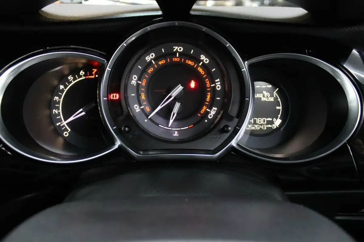 2013-citroen-ds3-16-dstyle-plus-vti-big-22