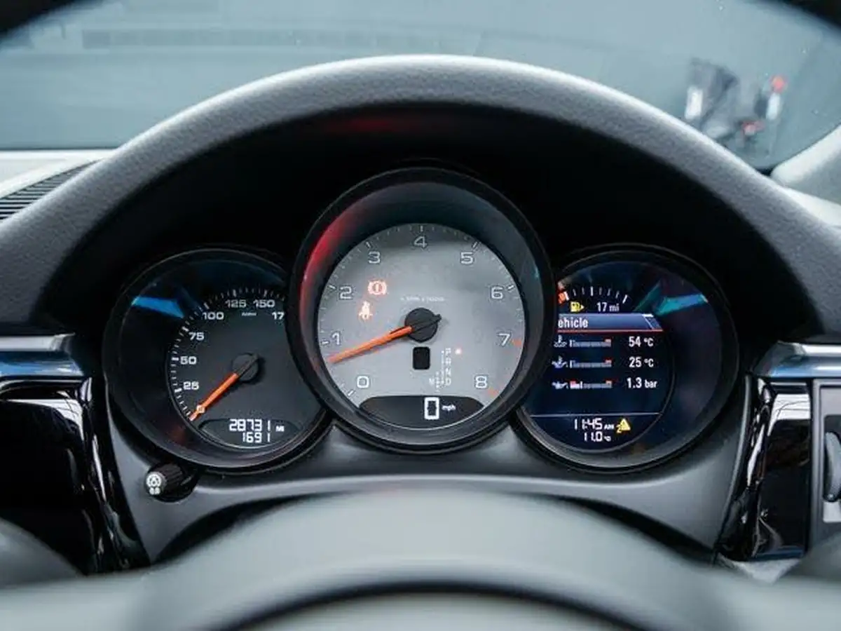 2020-porsche-macan-30-v6-s-big-29