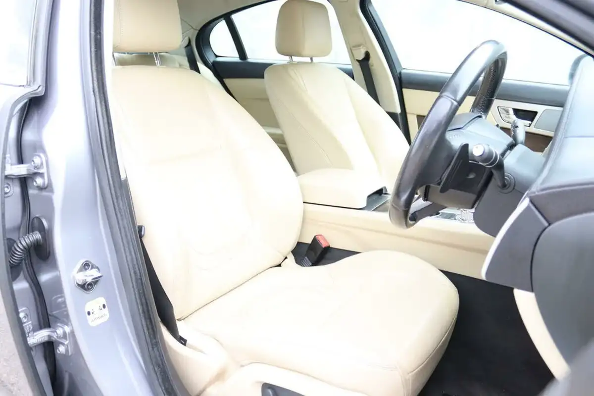 2014-jaguar-xf-22td-luxury-163ps-saloon-4d-big-11