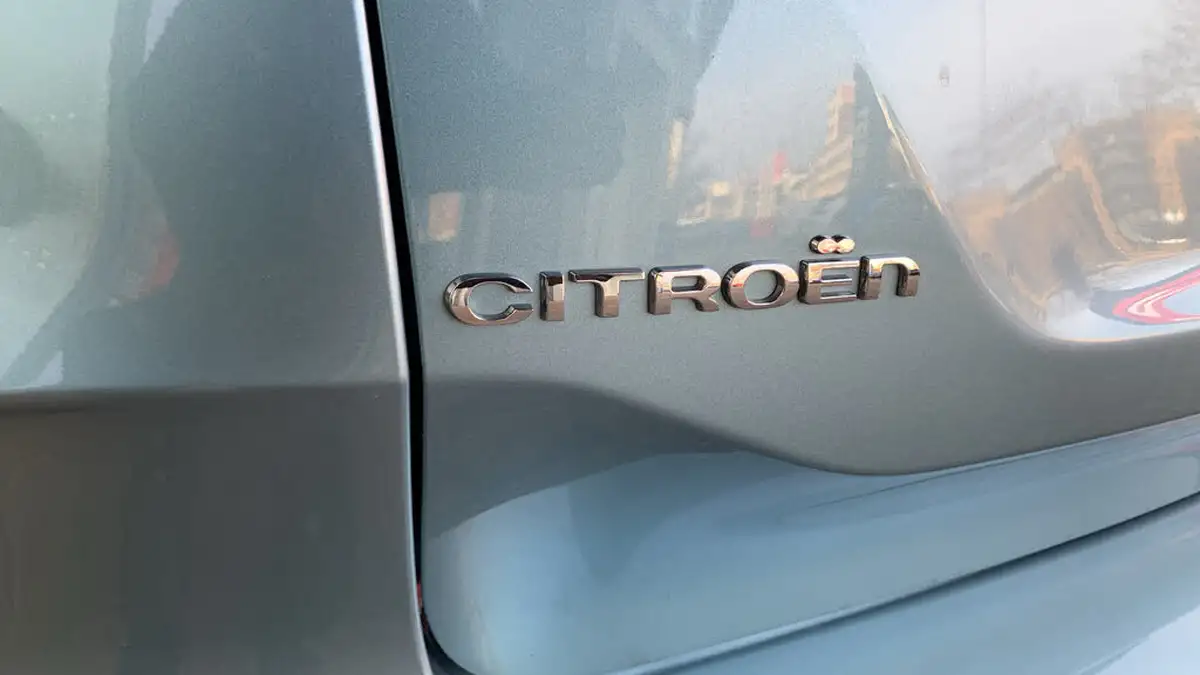 2022-citroen-c4-e-c-series-edition-big-43