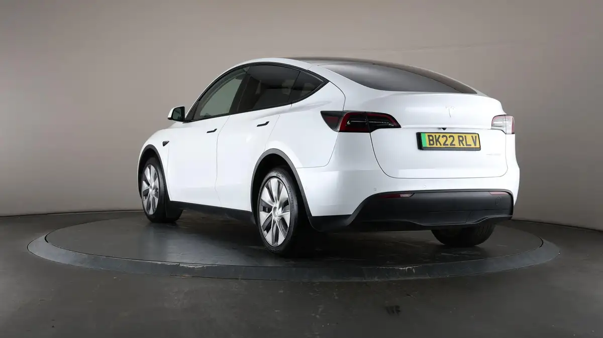 2022-tesla-model-y-e-long-range-big-60