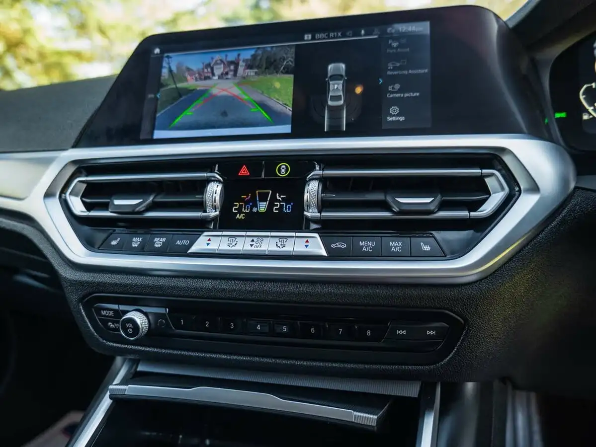 2020-bmw-3-series-20-330e-m-sport-saloon-4d-big-28