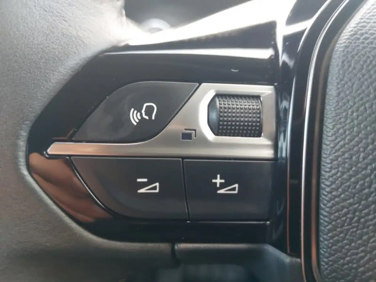 2021-peugeot-208-12-puretech-allure-premium-100bhp-big-11