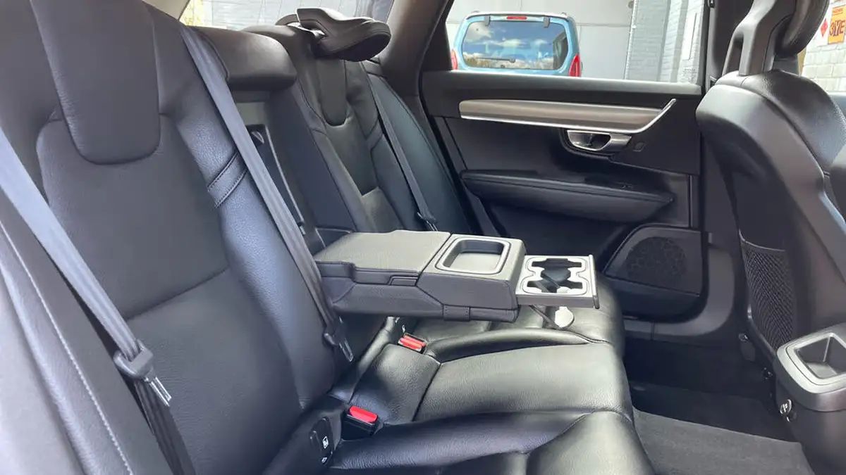 2018-volvo-v90-20-t4-momentum-big-32