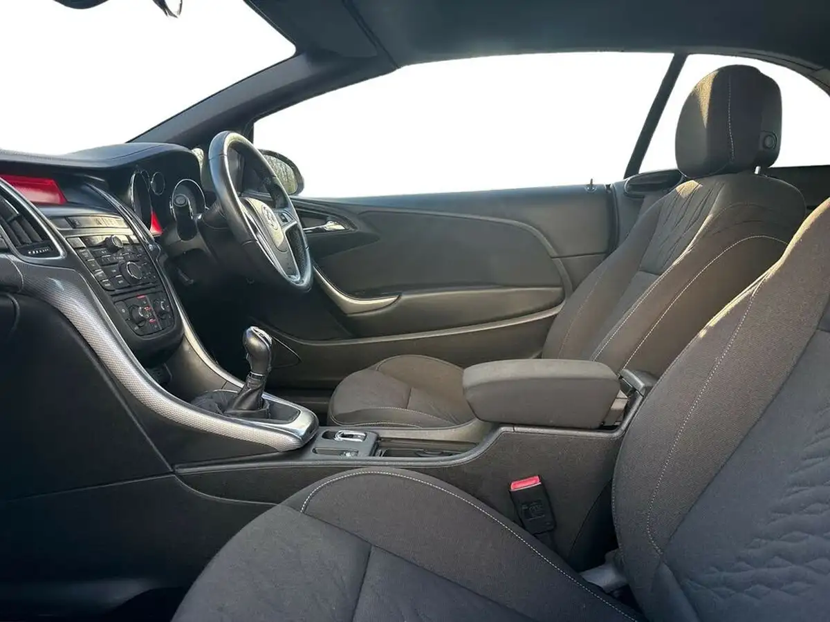 2016-vauxhall-cascada-14-se-16v-vvt-turbo-big-9