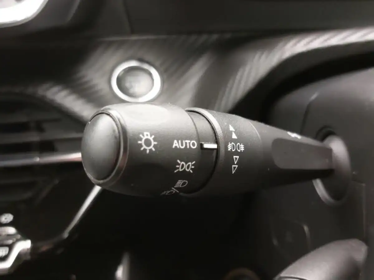 2021-peugeot-2008-suv-12-puretech-allure-premium-130bhp-big-16