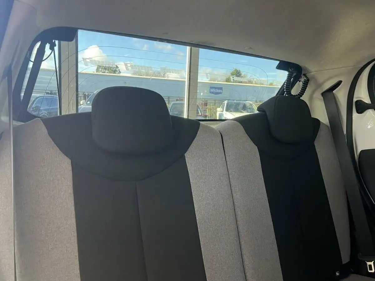 2018-citroen-c1-12-puretech-flair-5d-big-37