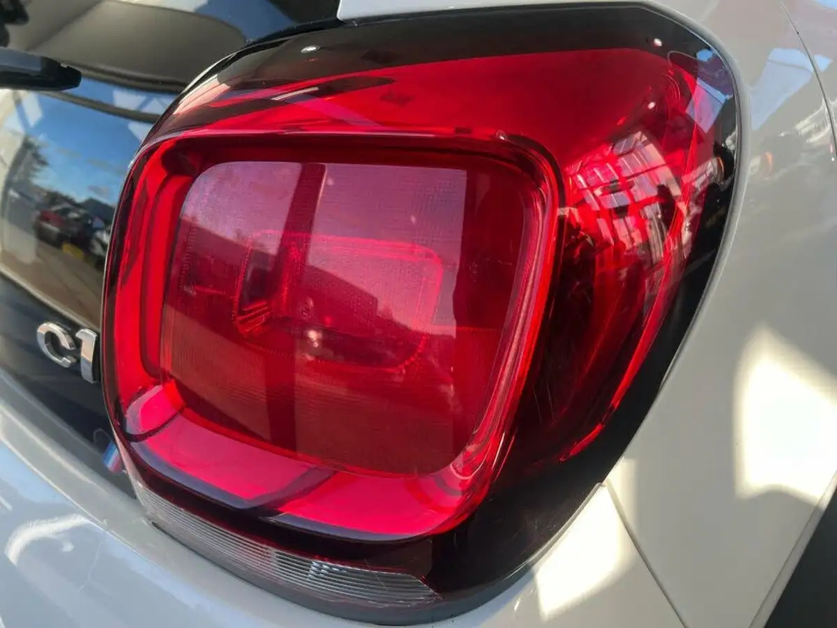 2018-citroen-c1-12-puretech-flair-5d-big-13