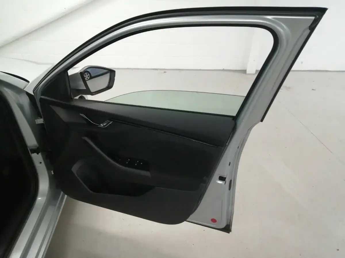 2022-skoda-scala-10-tsi-se-technology-109ps-big-38