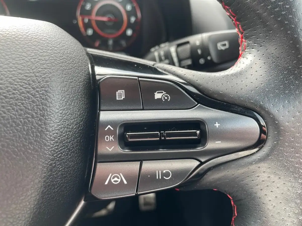 2022-hyundai-i20-10-t-gdi-n-line-dct-big-18