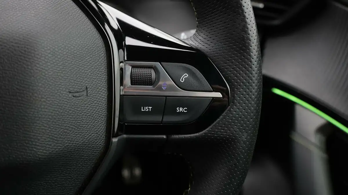 2021-peugeot-2008-suv-e-gt-big-26