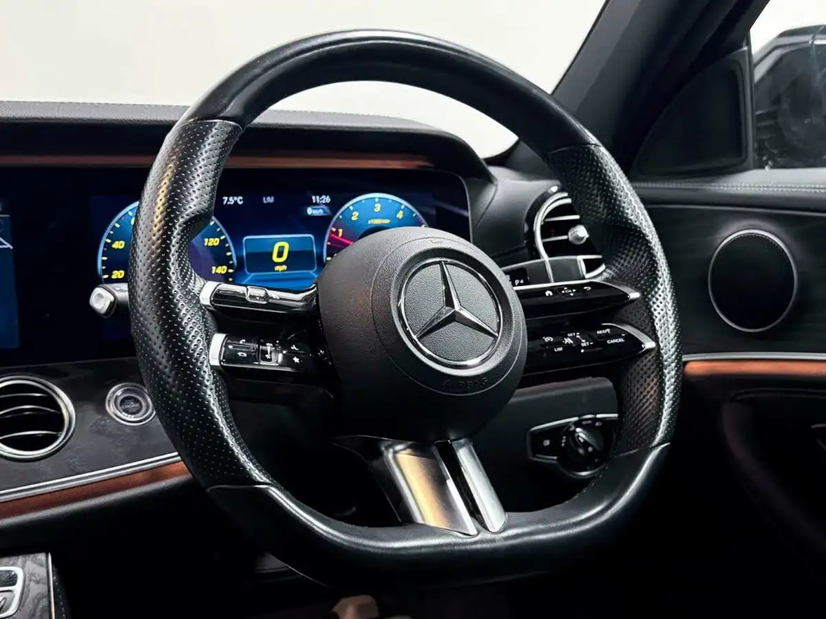 2020-mercedes-benz-e-class-20d-e300de-amg-line-eq-power-saloon-4d-big-31