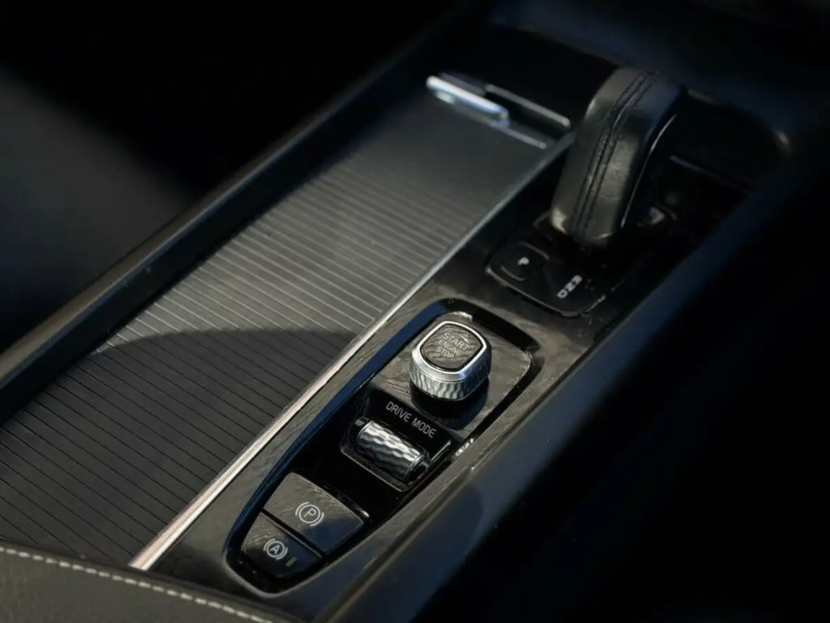 2020-volvo-xc60-20-b5-momentum-big-12
