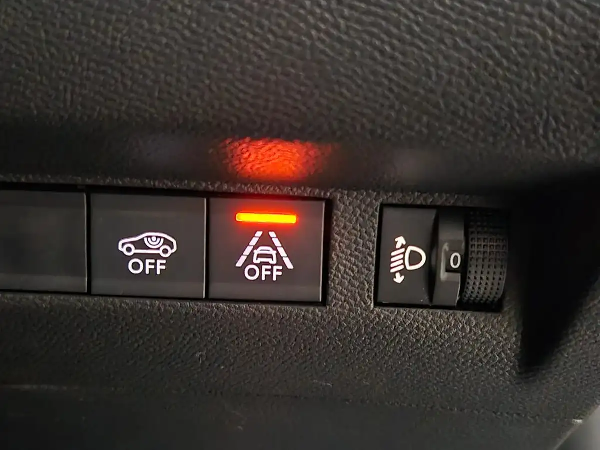 2021-peugeot-2008-suv-12-puretech-active-premium-130bhp-eat8-big-28