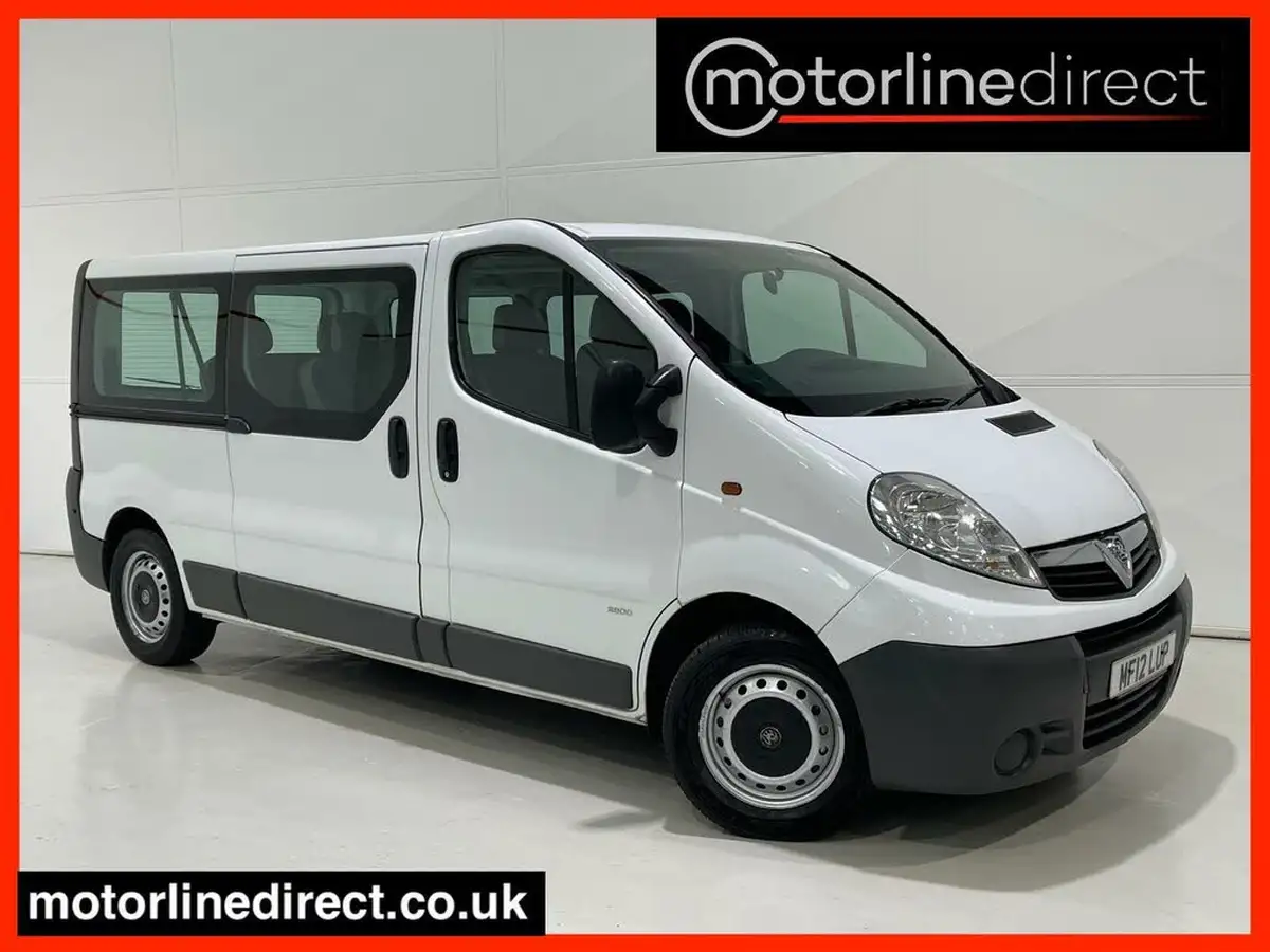 2011-vauxhall-vivaro-20td-2900-lwb-combi-big-0