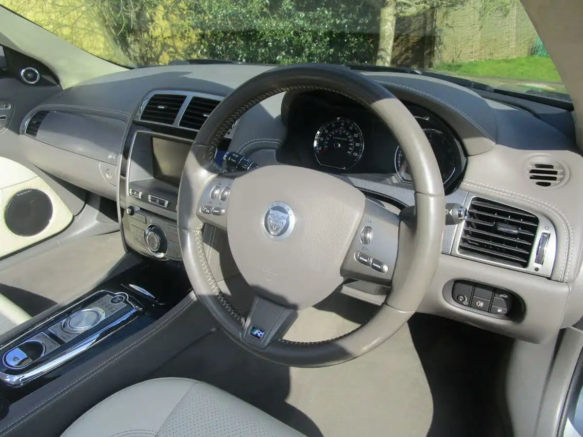2011-jaguar-xkr-50-convertible-auto-big-11