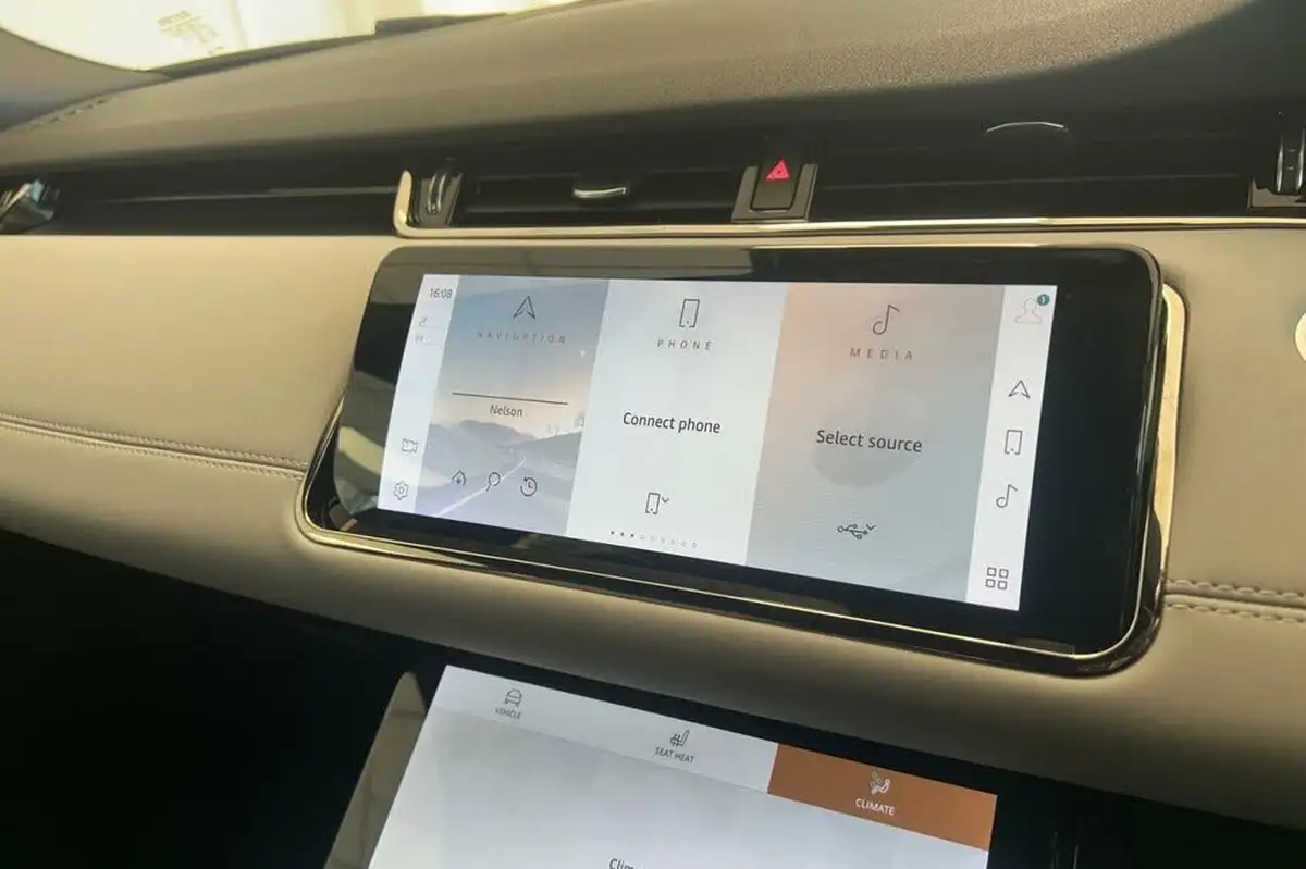 2021-land-rover-range-rover-evoque-15-p300e-r-dynamic-se-big-24