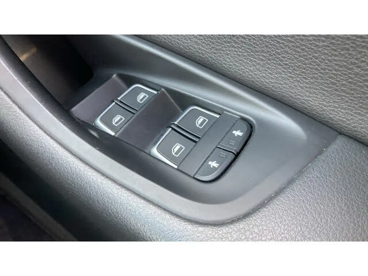 2018-audi-a6-avant-18-tfsi-se-executive-big-31