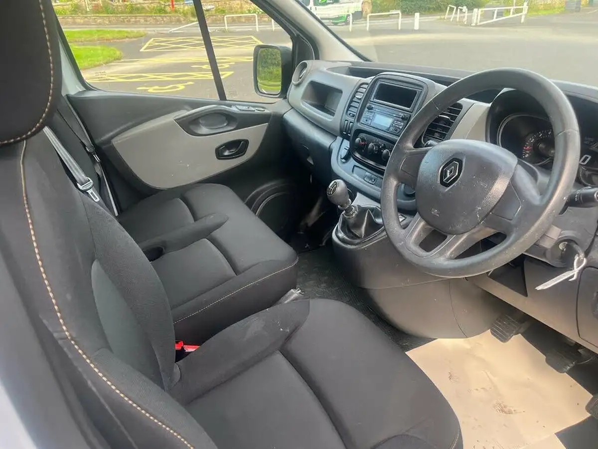 2017-renault-trafic-16dci-sl27-125-business-energy-125-e6-panel-van-big-32