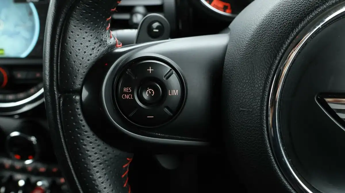2017-mini-cooper-20-cooper-s-ss-hatchback-5d-sport-auto-big-24