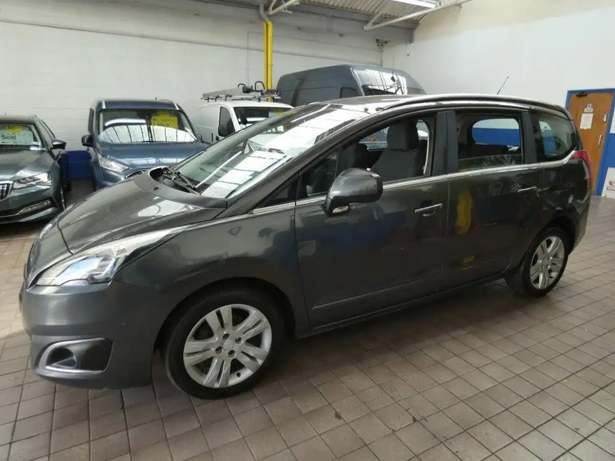 2014-peugeot-5008-16hdi-active-big-15