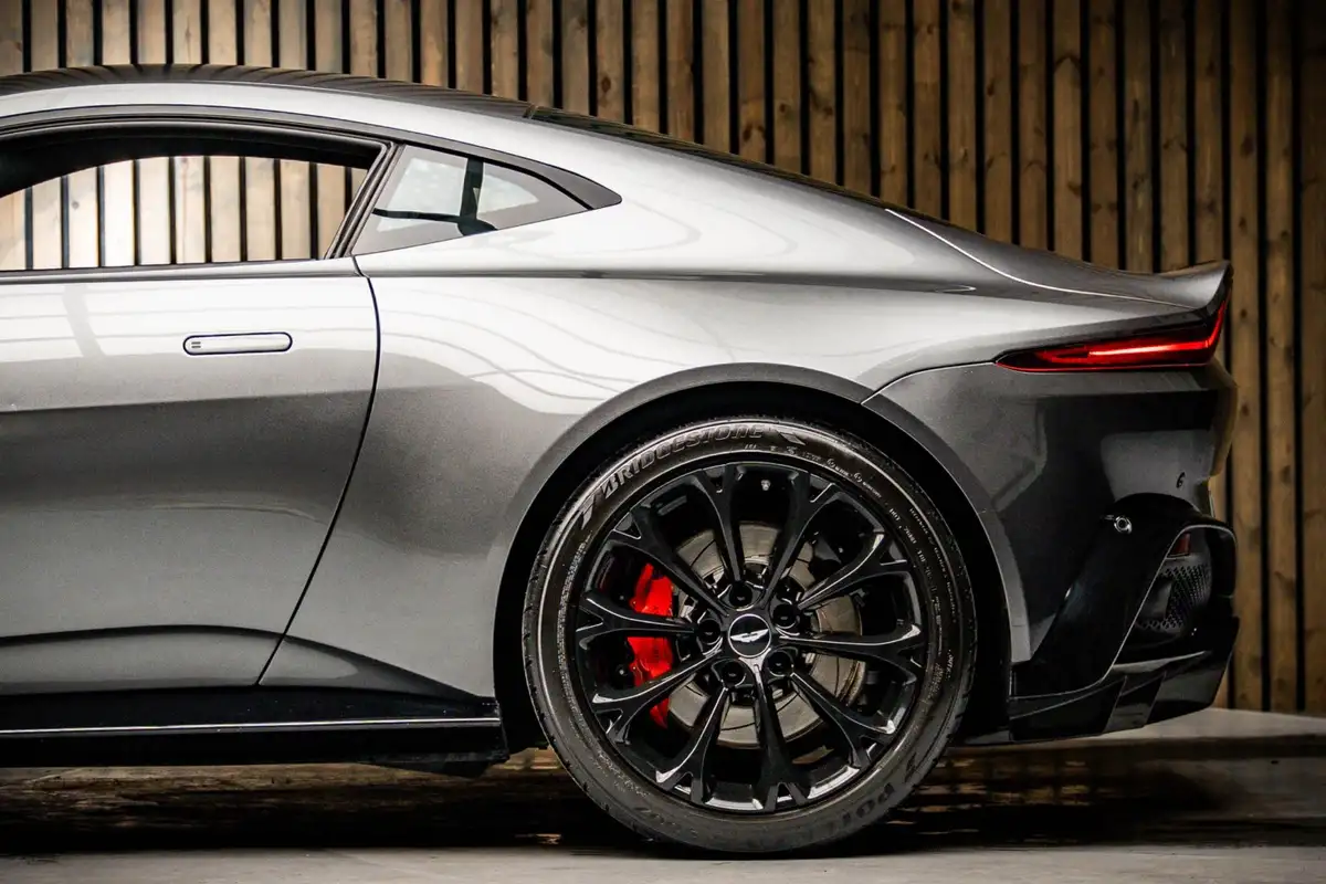 2018-aston-martin-vantage-40-v8-vantage-big-17