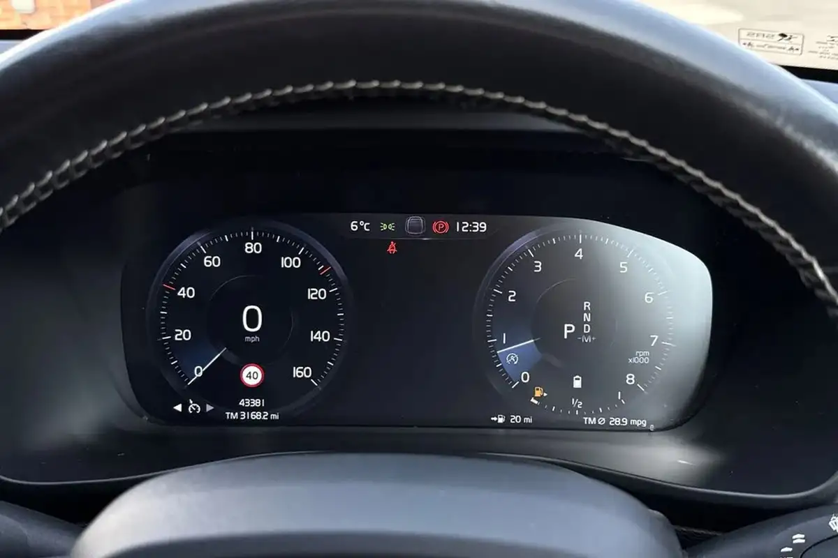 2020-volvo-xc40-20-b4-r-design-awd-big-44