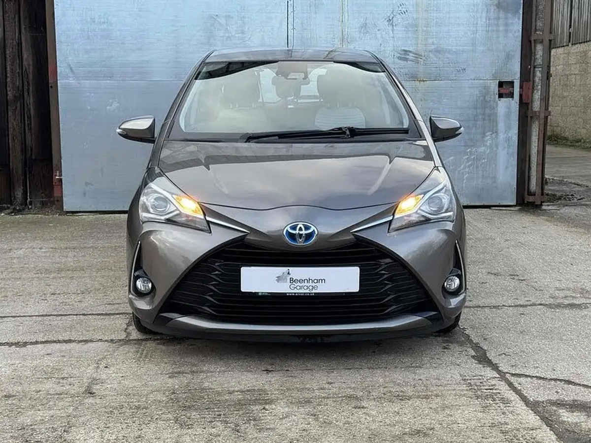 2019-toyota-yaris-15-vvt-i-icon-tech-98bhp-hybrid-1497cc-e-cvt-big-6